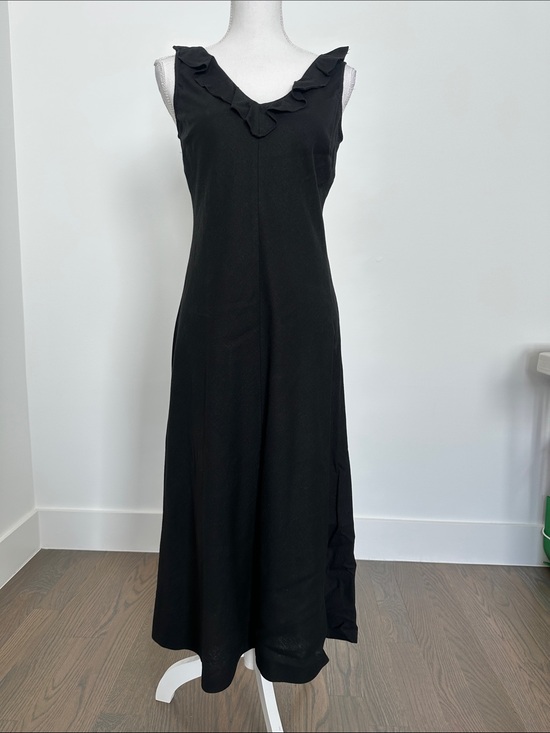 Lemmie New York Dresses & Skirts - Ruffled V-Neck Black Maxi Dress